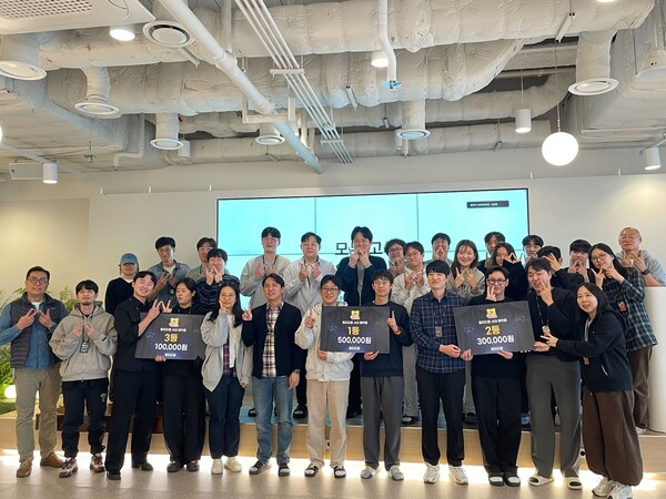 [사진: 원티드랩]