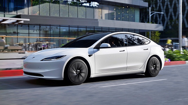 2025년 10월 공개한 저가형 모델3 전기차 [사진: 테슬라]