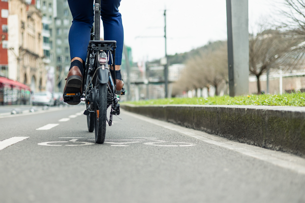 전기자전거 안전성 문제는 출력보다 미숙한 사용자나 불법 개조에서 비롯된다는 지적도 있다. [사진: 셔터스톡]
