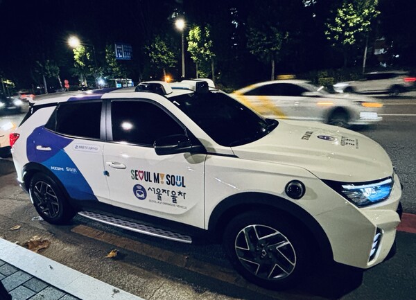 카카오모빌리티와 서울시가 강남구 일대에서 자율주행 시범사업으로 운영한 서울자율차 사업 차량 [사진: 석대건 기자]