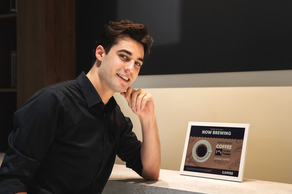 A4 종이 크기 13형 삼성 컬러 이페이퍼 활용 제품 [사진: 삼성전자]