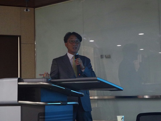 14일 한국방송협회가 주최한 재송신 스터디서 ‘법적 관점에서 본 재송신 분쟁의 쟁점’에 대해 국립 강릉원주대 법학과 고민수 교수가 발표했다.