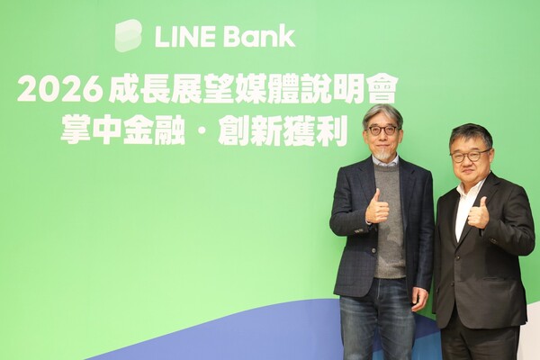 모리스황 대만 라인뱅크 대표와 황인준 라인파이낸셜 대표 겸 대만 라인뱅크 이사회회장(왼쪽부터) [사진: 라인뱅크]