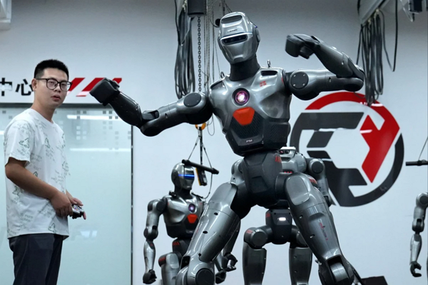 중국 선전이 휴머노이드 로봇 상용화에 속도를 내고 있다. [사진: 홍콩 차이나모닝포스트]
