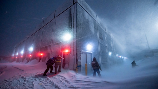 미국 한파로 비트코인 해시레이트가 급락한 가운데, 일부 채굴업체 주가는 채굴 수익성 개선 기대에 강세를 보였다. [사진: Reve AI]