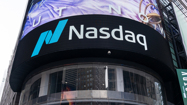 나스닥이 미국 증권거래위원회(SEC)에 비트코인(BTC)과 이더리움(ETH) 상장지수펀드(ETF) 옵션거래 제한을 해제해 달라고 요청했다. [사진: 셔터스톡]