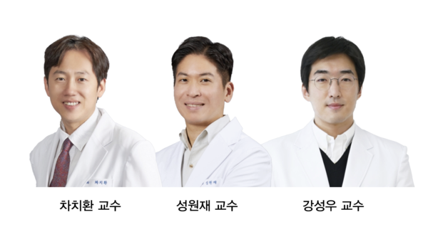 왼쪽부터 차치환, 성원재, 강성우 교수