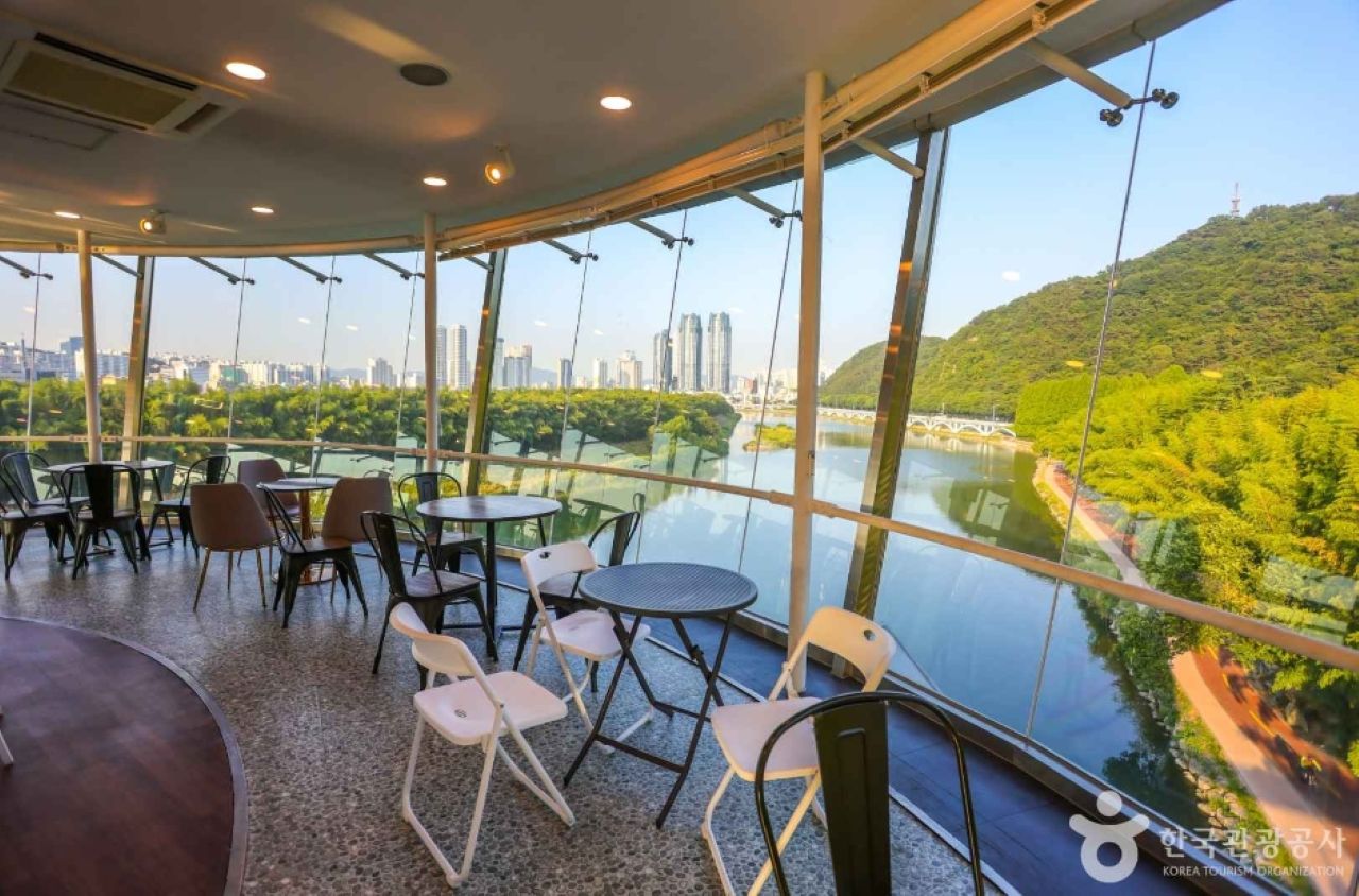 신기한 회전카페 / 사진=한국관광 콘텐츠랩