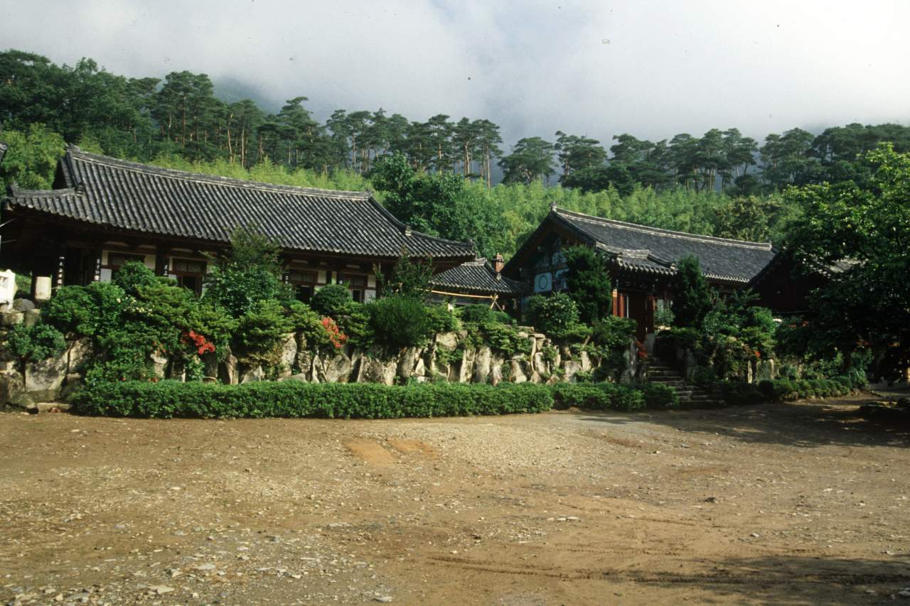 극락암 전경 / 사진=한국민족문화대백과사전