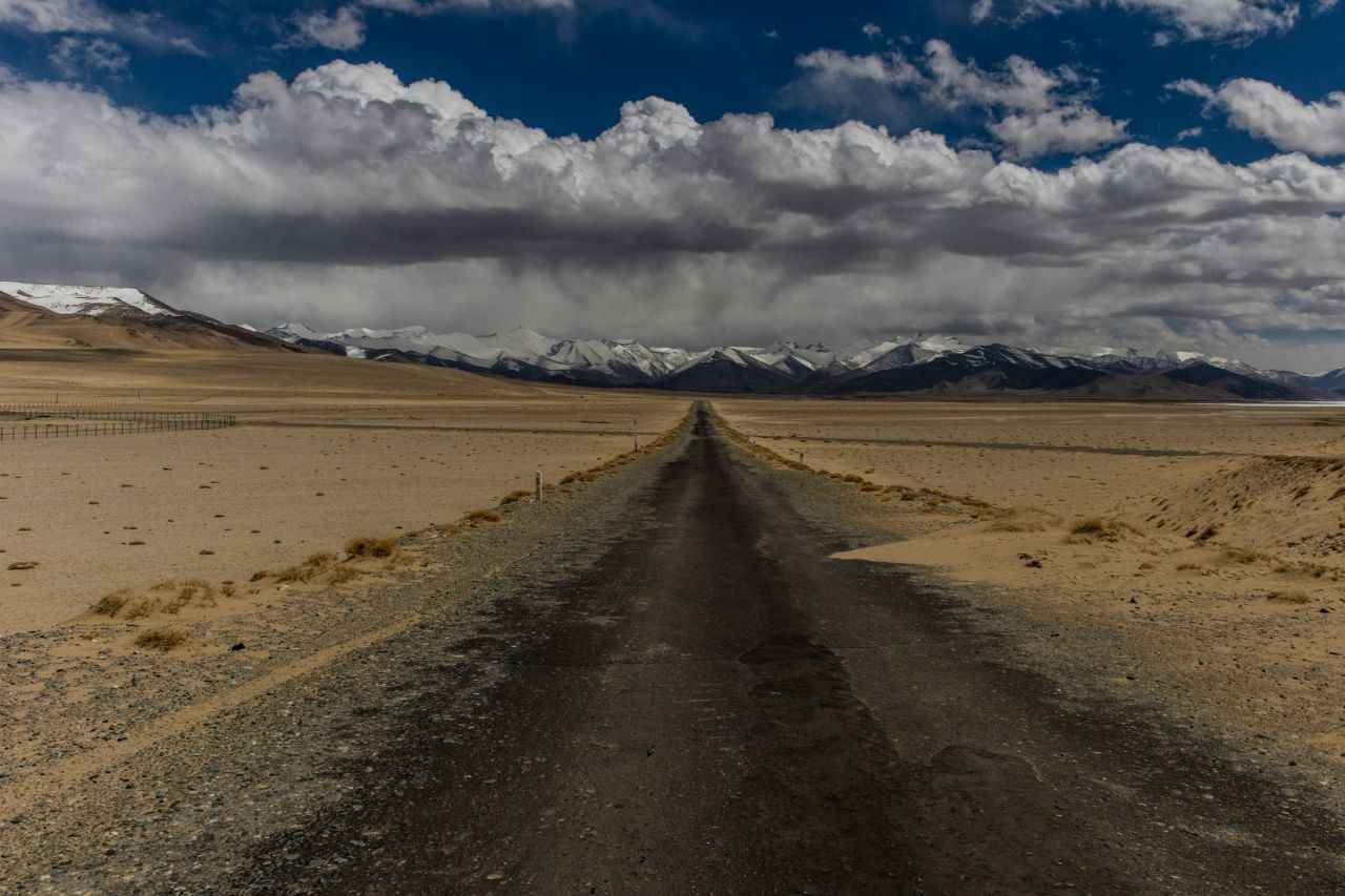 파미르 하이웨이 / 사진=unsplash@Thomas Lipke