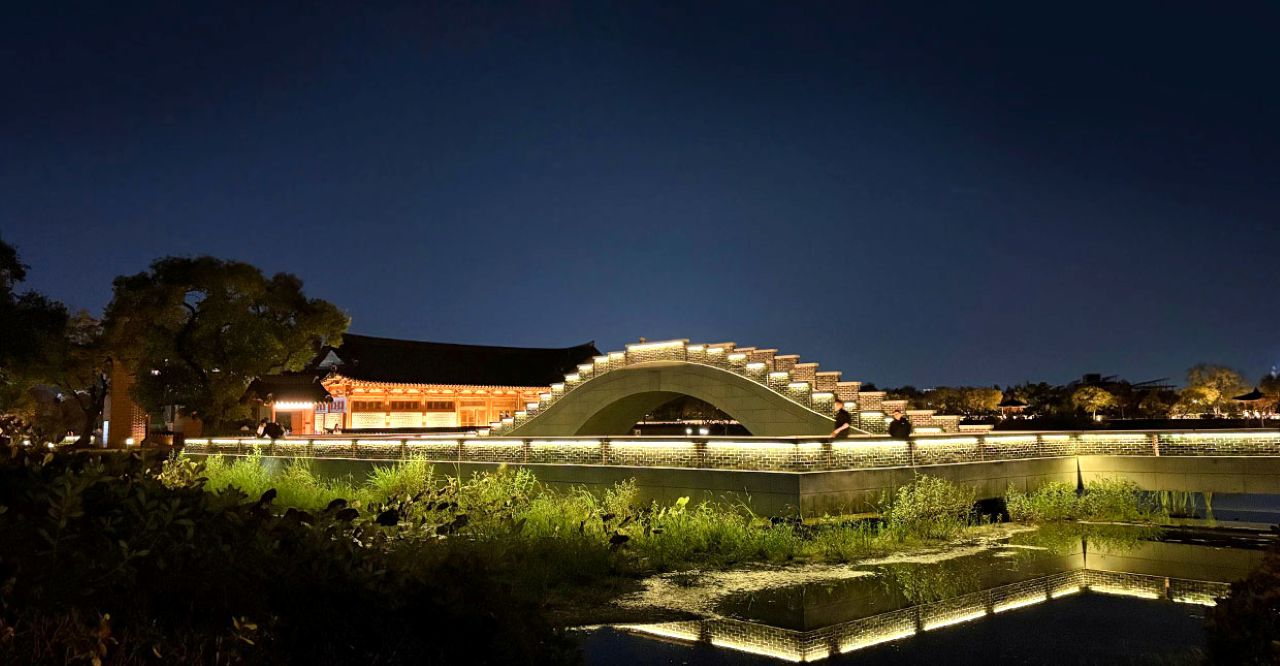 덕진공원의 야경 / 사진=비짓전주