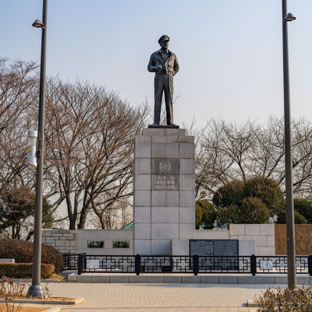 자유공원에 세워져있는 맥아더 장군 동상