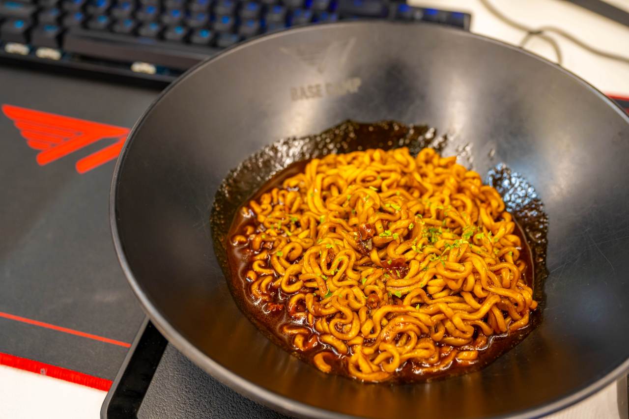 잃어버린 페이커의 입맛도 되찾아준 명품 불닭게티