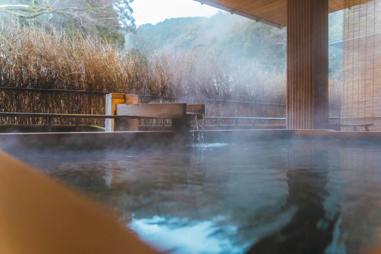 뜨끈한 온천 / 사진=unsplash@Roméo A.