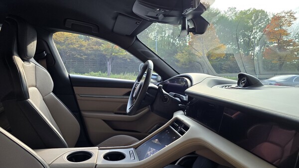 포르쉐 타이칸 4S 운전석 [오두환 기자]