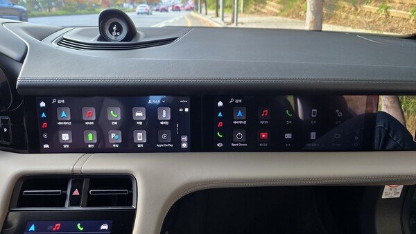 포르쉐 타이칸 4S 정면과 보조석 디스플레이 [오두환 기자]