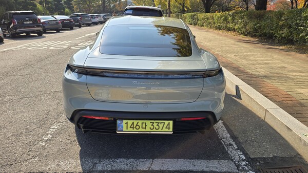 포르쉐 타이칸 4S 후면 [오두환 기자]