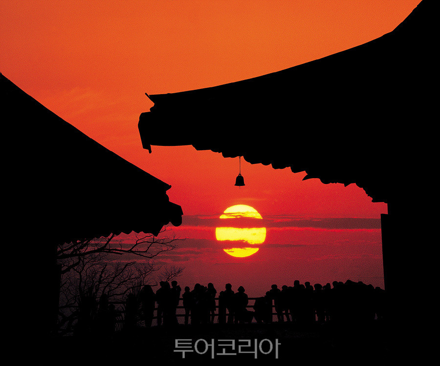 향일암 일출/사진=여수시