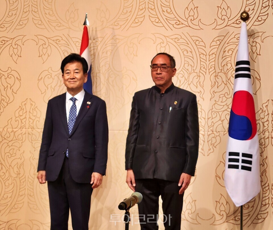 (왼쪽부터) 정동영 통일부 장관, 타니 상랏(Tanee Sangrat) 주한태국대사