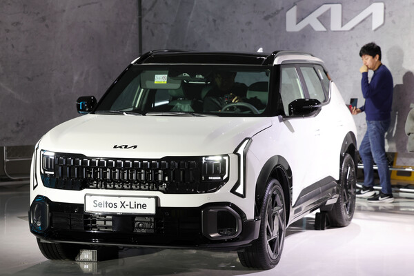 [서울=뉴시스] 홍효식 기자 = 지난 23일 서울 중구 동대문디자인플라자(DDP)에서 열린 기아 '디 올 뉴 셀토스' 미디어데이에서 소형 SUV '디 올 뉴 셀토스' 차량이 전시돼 있다. 2026.01.26. yesphoto@newsis.com