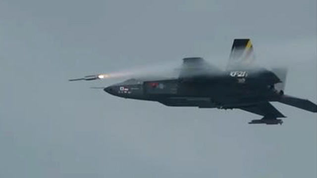 국산 초음속 전투기 KF-21, 단거리 공대공미사일 분리시험 첫 성공