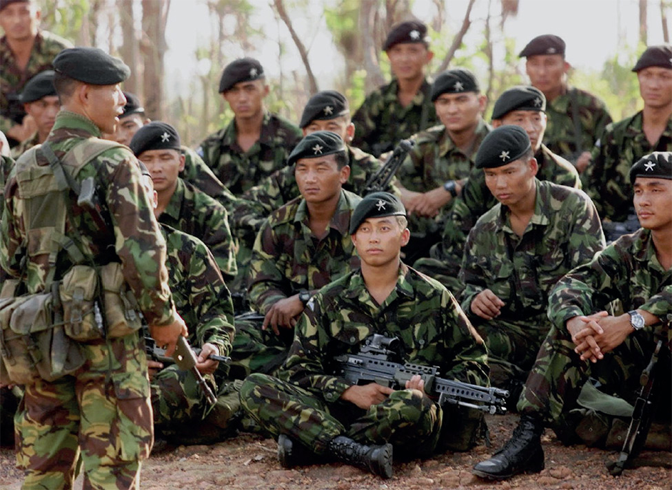 이코노미스트 - [북미 정상회담 경호 맡는 구르카족] 돈 받고 싸우는 용병? 직업정신 투철한 전사!