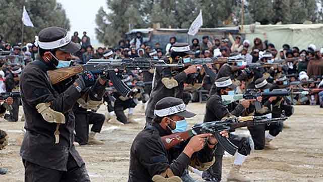 탈레반 또 공개처형…수 천명 모인 축구장에서 살인범 2명 총살