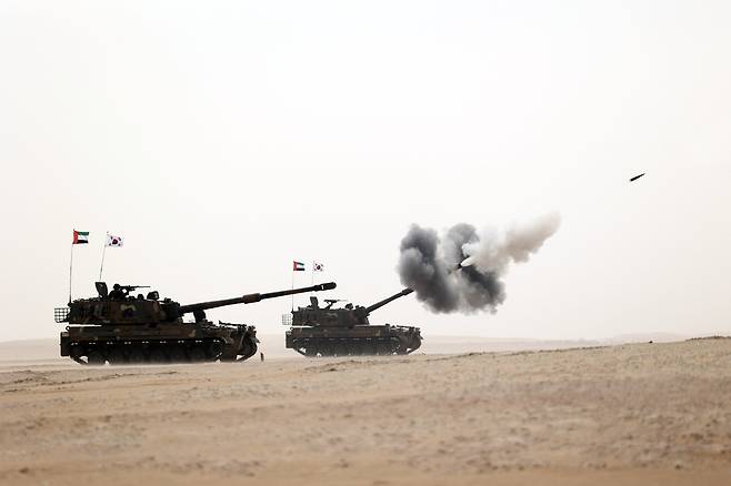 UAE 연합 훈련 도중 ''한국 탱크는 성능 조작이라고'' 들통났다는 K-전차 | 오버히트