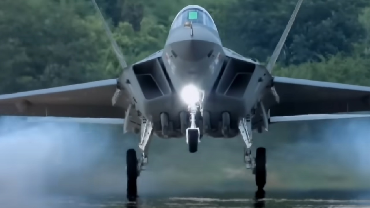 KF-21: Could South Korea's New Fighter Take on China's J-20 Stealth  Fighter? - 19FortyFive