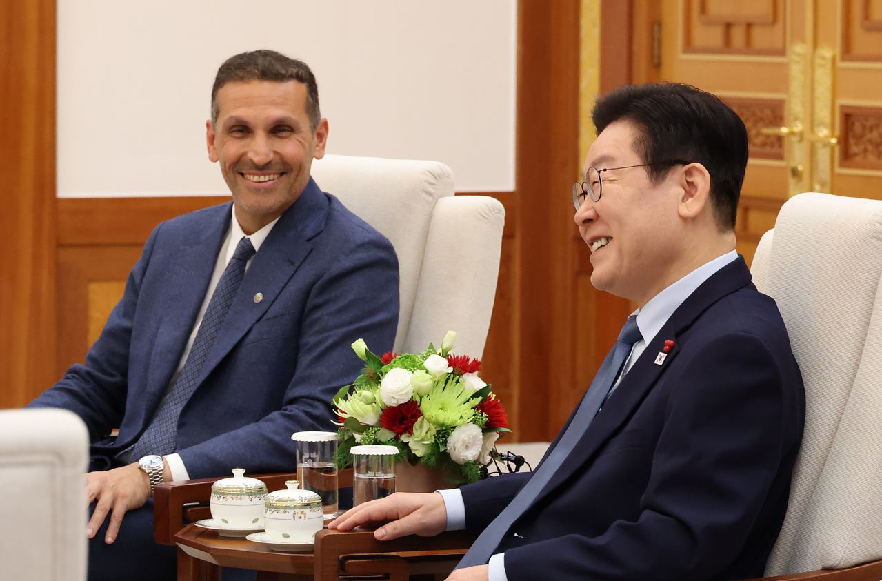 실세' 칼둔 만난 李 “UAE와는 백년해로 관계…성과 만들어야 ...