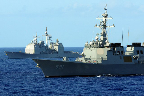 동맹국 해군함정과 순항하는 세종대왕함