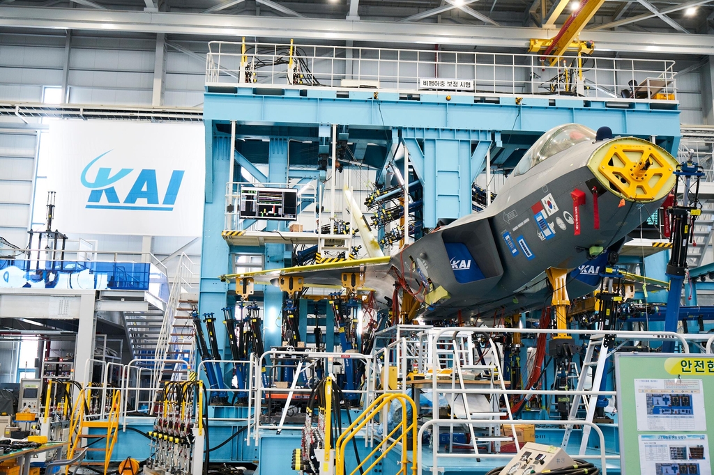 1호 국산전투기 KF-21 지상활주 첫 공개…이륙만 남았다 | 연합뉴스