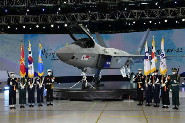 한국형 전투기 'KF-21 보라매'의 멋진 모습 - 국방신문