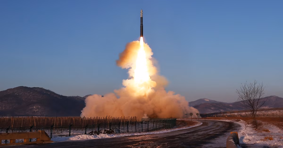 미 전문가들 “북한 ICBM, 미 전역 타격 가능…재진입·고체연료 역량에 주력”