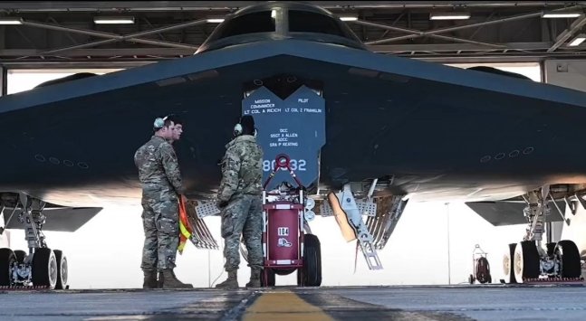 B-2 스텔스 폭격기의 '조용한 복귀'[외안 B컷]｜동아일보