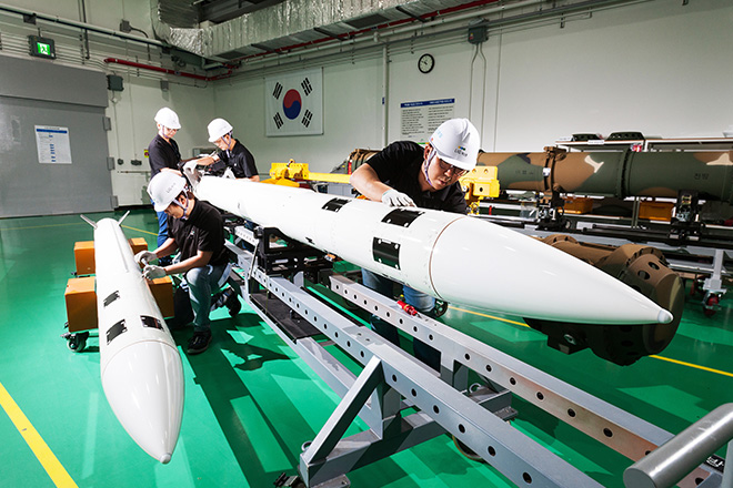 S.Korea's LIG Nex1 Reveals Modular Missiles for Smarter, Swarm-Ready Strikes