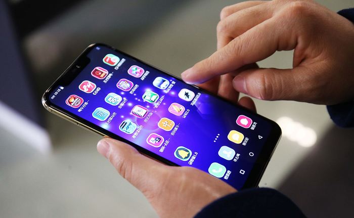 자주시보] 최신형스마트폰 `평양 2425`, 얼굴인식기능과 무선 ...