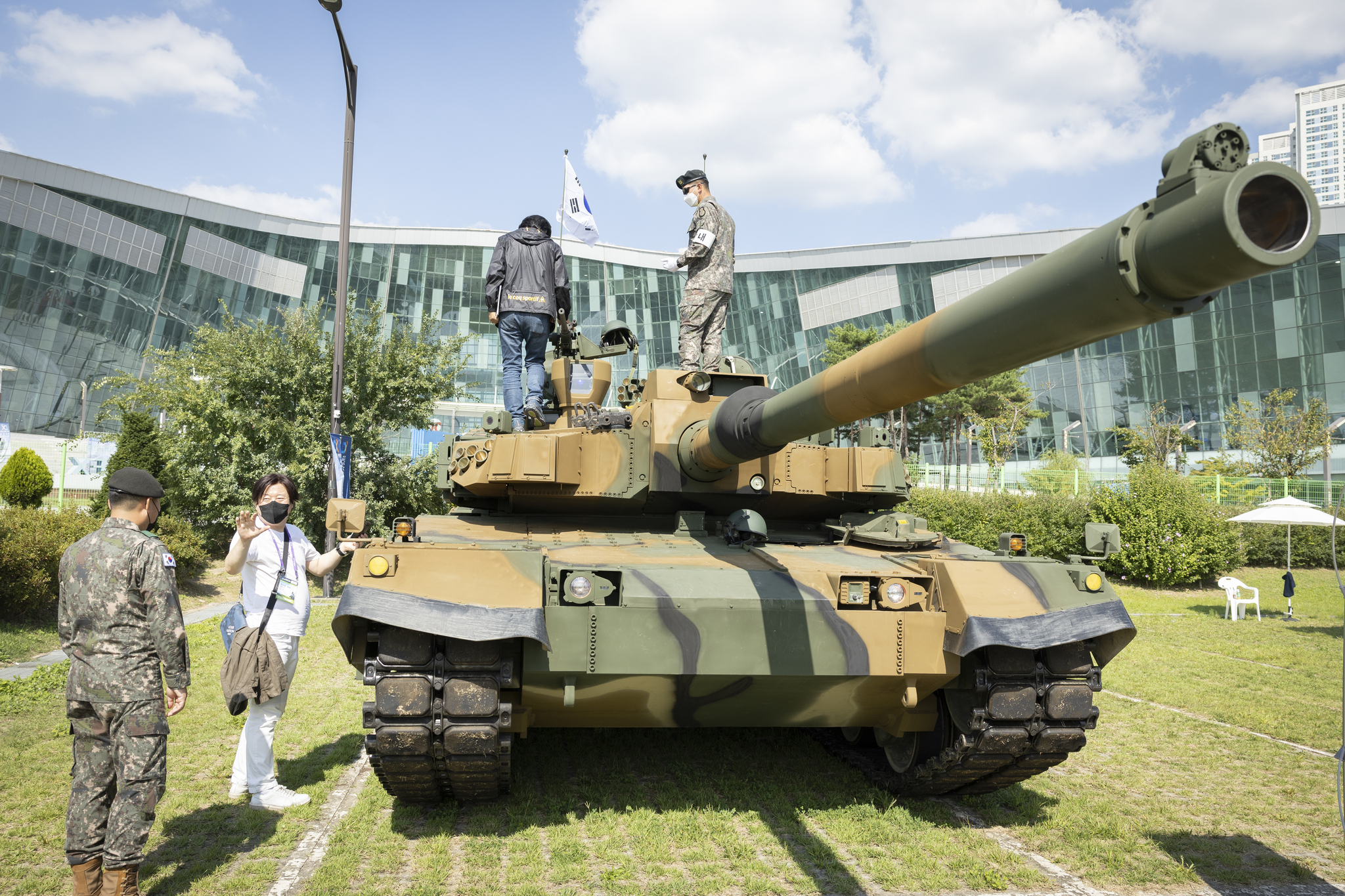 포토버스]'100억달러' 수출 K-무기 한자리에... '대한민국방위산업전 2022' | 중앙일보