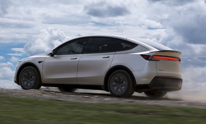 테슬라 모델Y L 국내 인증 끝 1회 충전 553Km 정보 알아보기