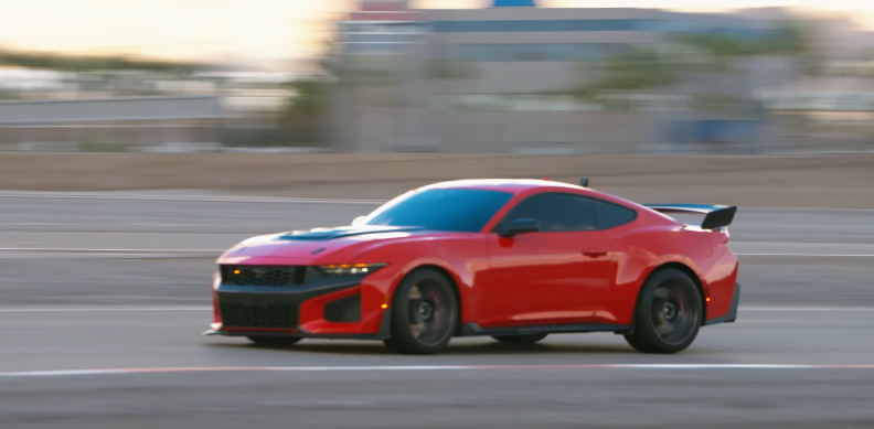 새로운 괴물 머스탱 다크호스 SC 공개 (Feat:베르스타펜)