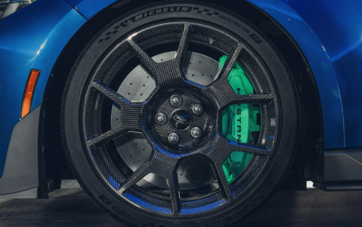 새로운 괴물 머스탱 다크호스 SC 공개 (Feat:베르스타펜)