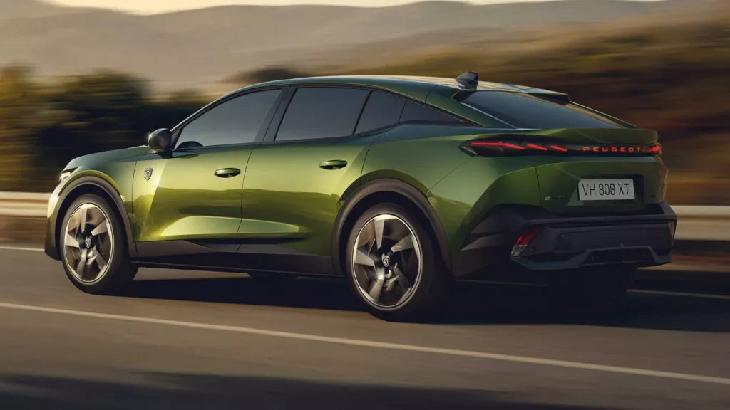 푸조 408 부분 변경모델 공개 새로운 디자인 적용