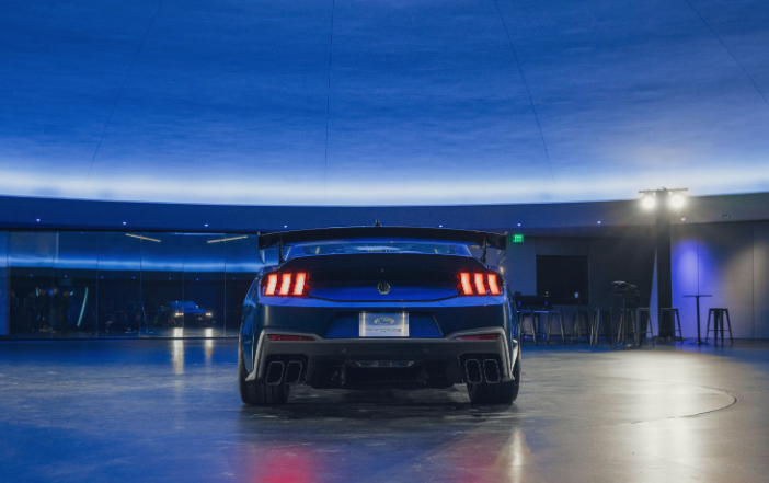 새로운 괴물 머스탱 다크호스 SC 공개 (Feat:베르스타펜)