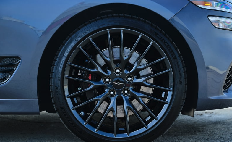 제네시스 G70 단종 수순까지 올랐지만 2차 페이스리프트 공개된다?