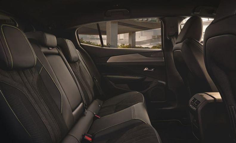 푸조 408 부분 변경모델 공개 새로운 디자인 적용