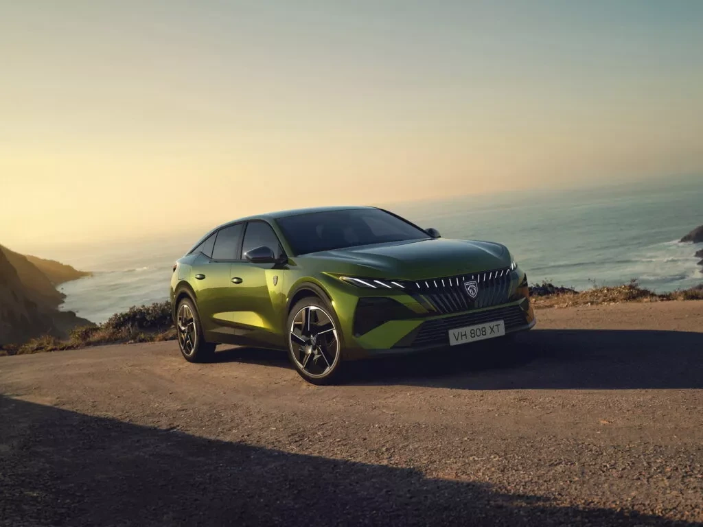 푸조 408 부분 변경모델 공개 새로운 디자인 적용