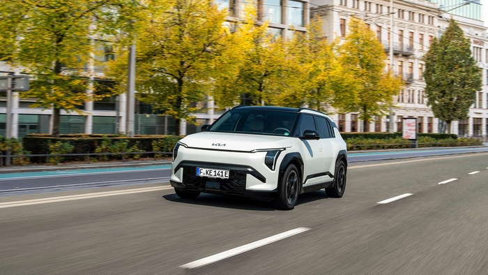 기아 EV3가 독일 ‘2024 골든 스티어링 휠 어워드’에서 ‘4만 유로 미만 최고의 차’로 선정됐다. 사진 | 기아