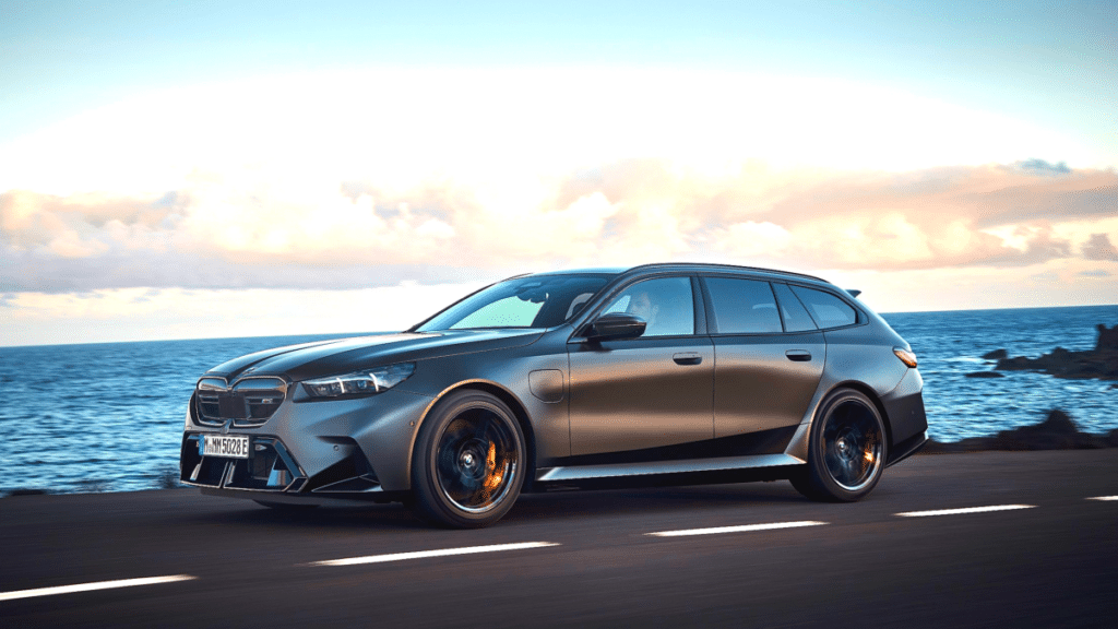 BMW 뉴 M5 투어링 1월의 차 선정