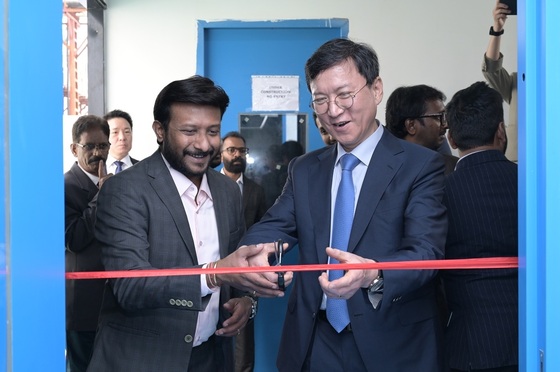 Yoon Seong-tae, Chairman of Huons Group, attended the completion ceremony for the disinfector production line at India\'s Vasu Group (Provided by Huons Group) / News1