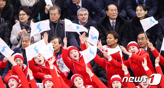 Former President Moon Jae-in and Kim Jung-sook attended the first preliminary round match of the women\'s ice hockey unified team against Switzerland at the 2018 PyeongChang Winter Olympics held at the Gangdong Hockey Center in Gangneung, Gangwon Province in 2018. They cheered alongside Kim Yo-jong, First Vice Department Director of the Central Committee of the Workers\' Party of Korea, and Kim Yong-nam, President of the Presidium of the Supreme People\'s Assembly 2018.2.11 / News1